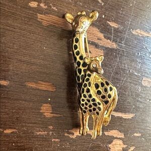 2.35” 70s Gold Tone Giraffe Brooch